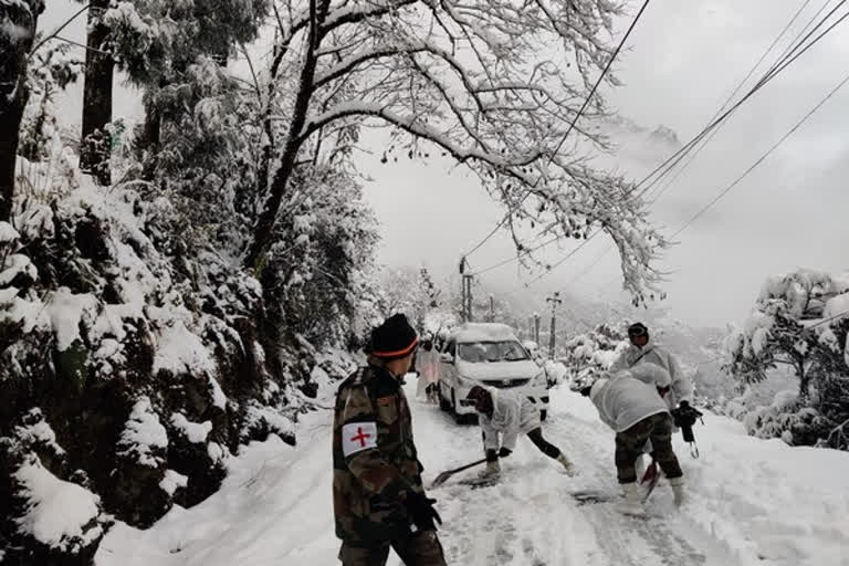 Army rescue over tourists stranded