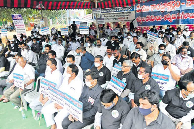 CONTRACTORS PROTEST