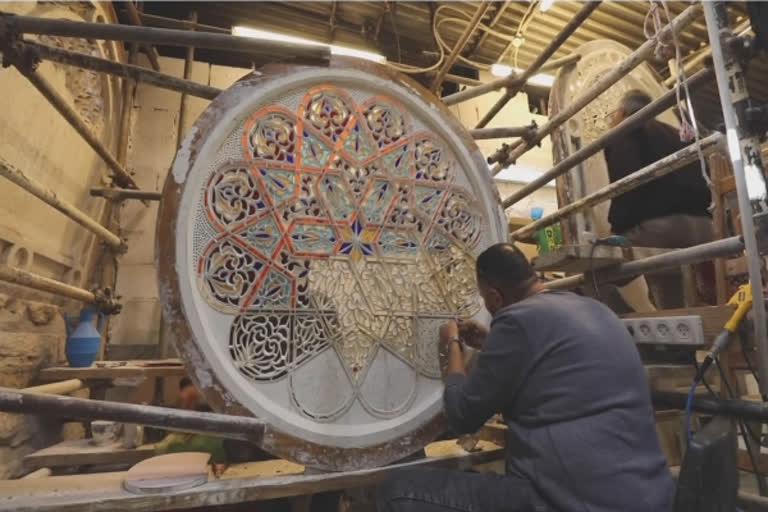 Craftsmen repair Al-Aqsa windows damaged in violence