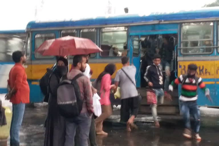 West Bengal weather: kolkata experiences light rain, cloudy sky after fog in the morning