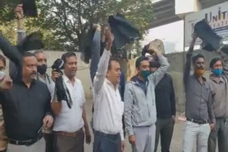 Cloth GST Protest in Surat: સુરતમાં વેપારીઓએ કાળા વાવટા ફરકાવ્યા, GSTનો કર્યો વિરોધ