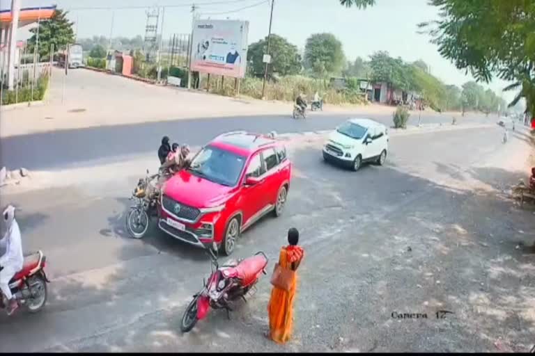 Horrible road accident captured on CCTV from Aurangabad  two-wheeler was hit by a speeding four-wheeler in Aurangabad  Aurangabad road accident  ഔറംഗബാദില്‍ വാഹനാപകടം