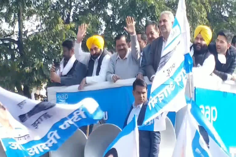 arvind-kejriwal-roadshow-in-chandigarh