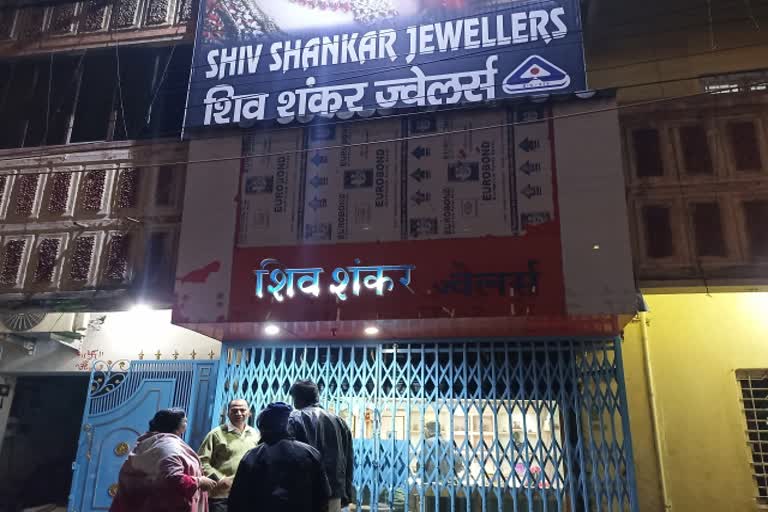 loot-in-jewelry-shop-in-dhanbad-govindpur-police-station