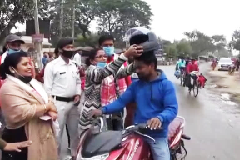 Free helmet distribution by couple in Hojai