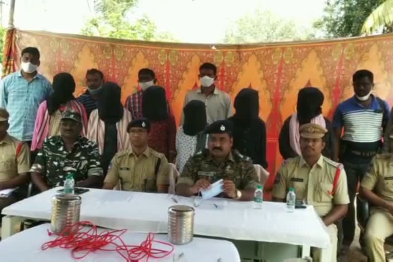 six maoist militia members arrested, tiffin box bomb