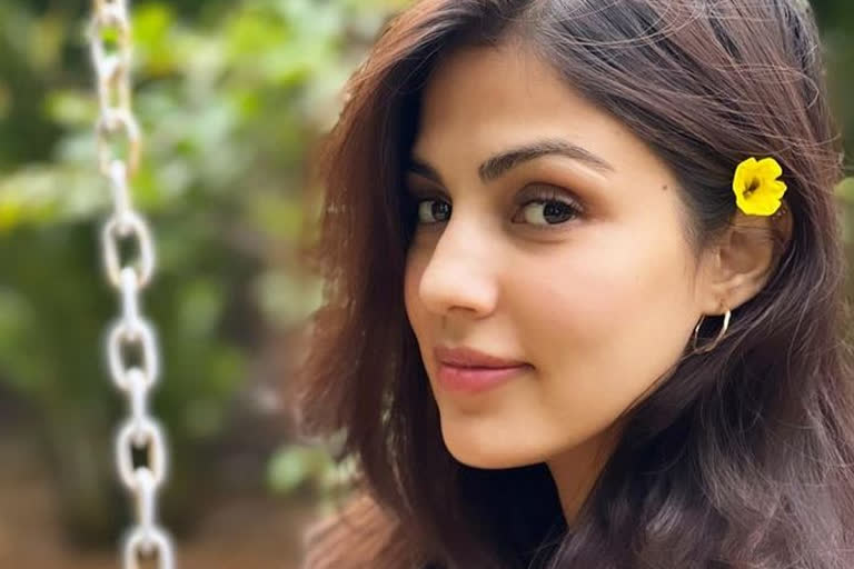 rhea chakraborty new year post