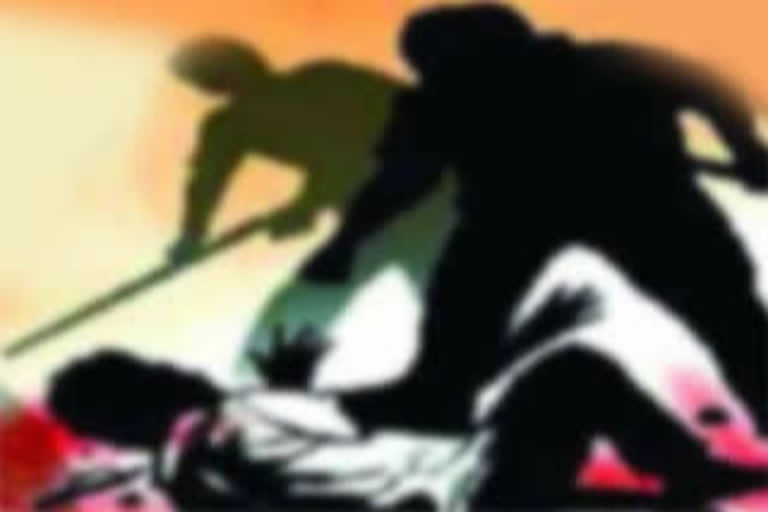 ycp cadre attack on tdp follower at erraguntla in kadapa district