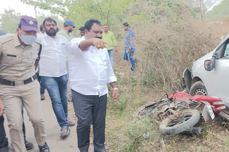 MLA Aroori Ramesh Help , PARVATHAGIRI ACCIDENT