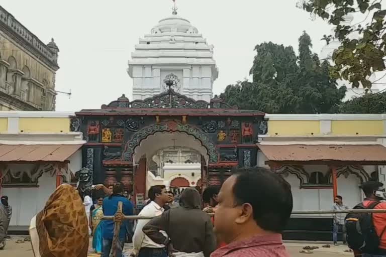 devotees visit manikeshwari temple in kalahandi