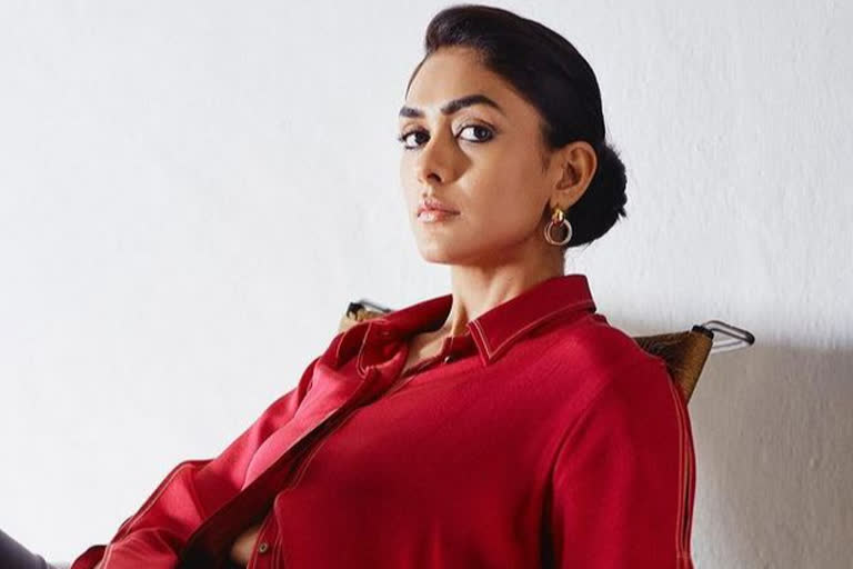 Mrunal Thakur tests COVID positive