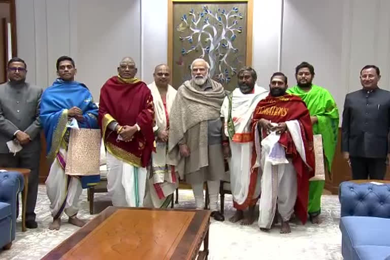 tirumala and srisailam Priests blessings to PM Modi on occasion of new year