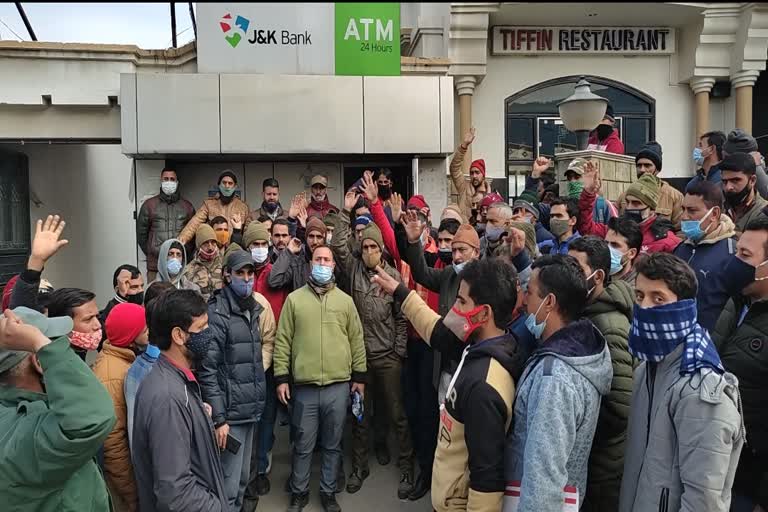 bank-guard-strike-in-doda-against-salary-cut-recruiting-agency