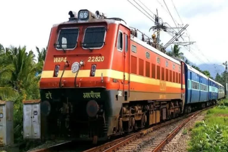 Railways earned over 500 crores from Tatkal