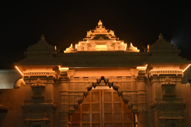 श्रीकाशी विश्वनाथ काॅरीडोर बनने के बाद बढ़ती जा रही भक्तों की भीड़, मंदिर प्रशासन ने जारी किया लेटर