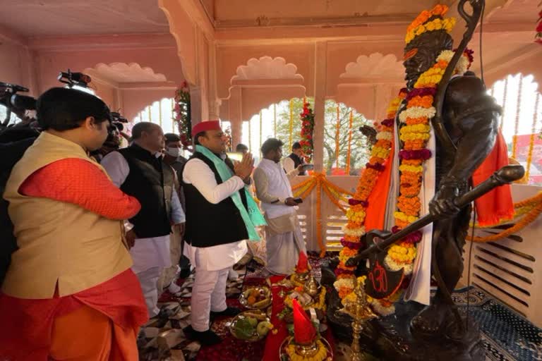 sp national president akhilesh yadav unveils parshuram statue in lucknow