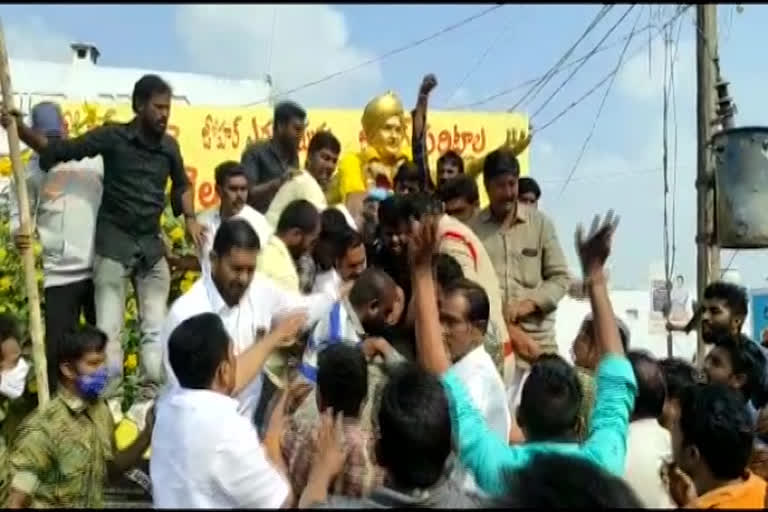 TDP PROTEST: ఎన్టీఆర్ విగ్రహం ధ్వంసంపై ఆందోళనలకు తెదేపా పిలుపు.. నేతల గృహ నిర్బంధం