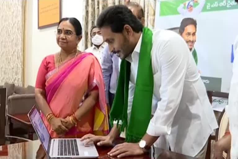 cm-jagan-released-rythu-bharosa-and-pm-kisan-funds