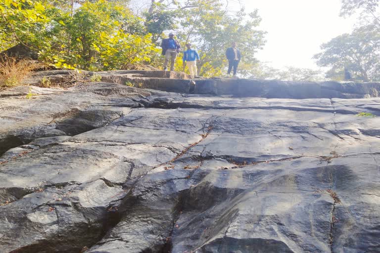 Anwara Jharia Waterfall dried up