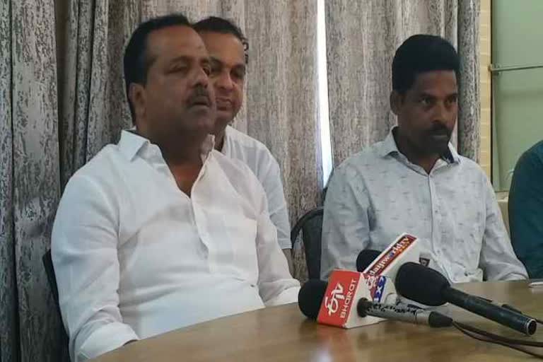 Ex Minister UT Khader demanding police-brutality case Investigation by District Judge