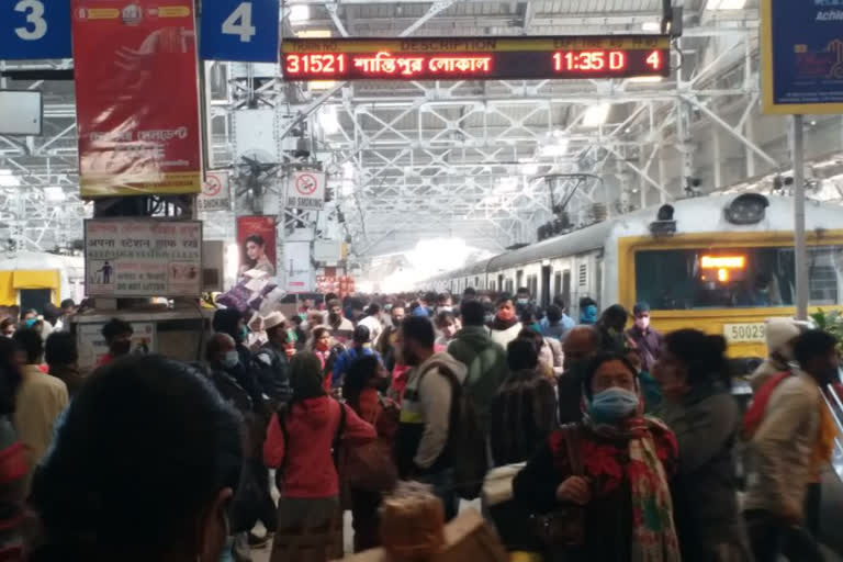 physical distance norms violating in local train amid covid surge in west bengal