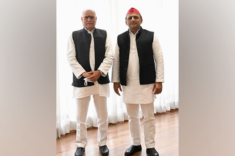 Senior BSP leader Rakesh Pandey joins Samajwadi Party