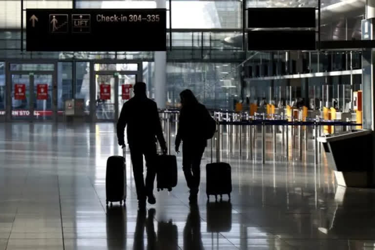 Thousands of flights cancelled, delayed at start of workweek in US