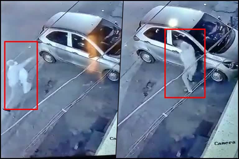 saboteur throwing stone on car at Belagavi