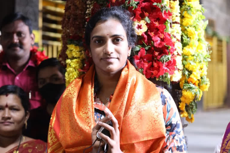 pv sindhu visits simhachalam temple at visakapatnam