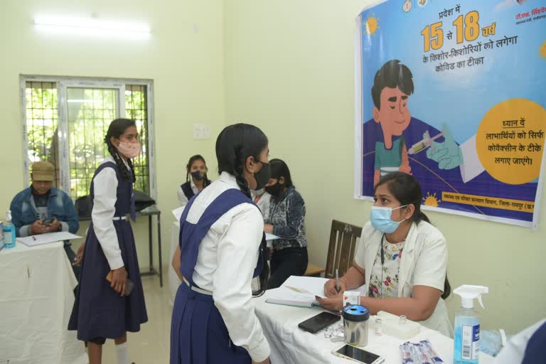 children got corona vaccine on first day Chhattisgarh