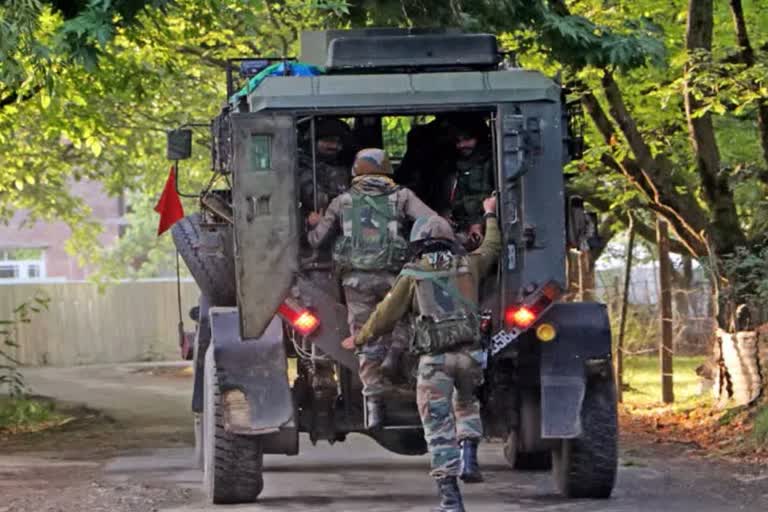 Two militants killed in Kulgam  Jammu and Kashmir Two militants killed  കശ്മീരില്‍ ഏറ്റുമുട്ടലില്‍ രണ്ട് സൈനികര്‍ കൊല്ലപ്പെട്ടു  കുല്‍ഗാമില്‍ വെടിവെപ്പ്