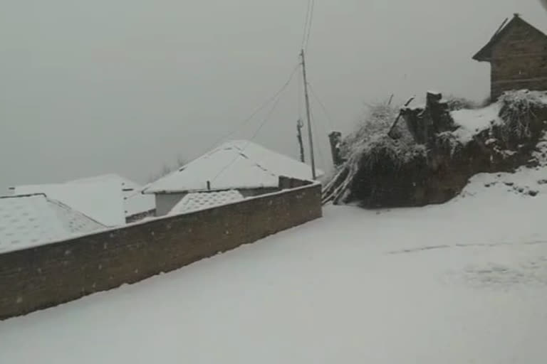 Snowfall in the upper areas of Mandi
