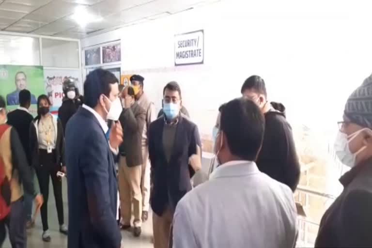 dc-chhavi-ranjan-inspected-ranchi-sadar-hospital