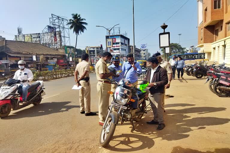 police-take-charge-against-corona-spread-in-hubballi