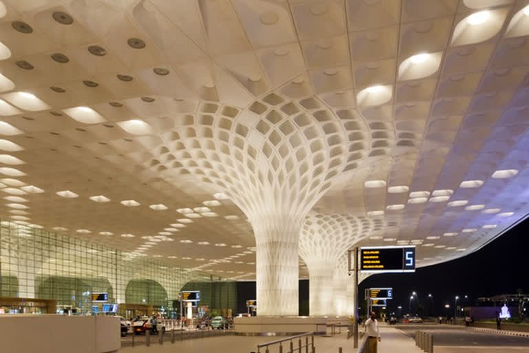 BMC mandates COVID test at Mumbai airport