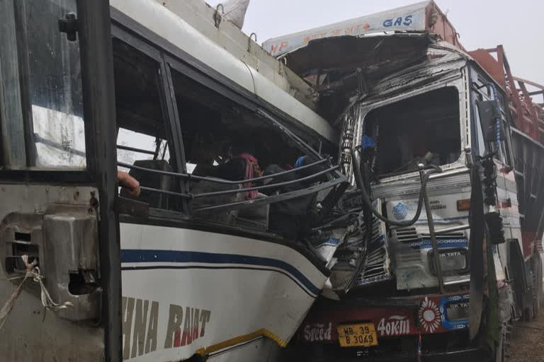 16 dead 15 injured in Jharkhand Pakur bus accident