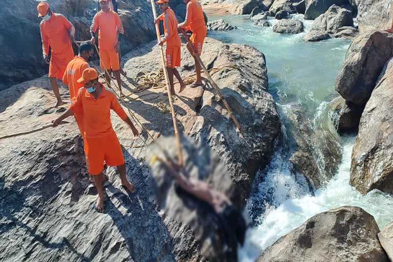 Dead body of young man drowned in Baghmunda Waterfalls Gumla found