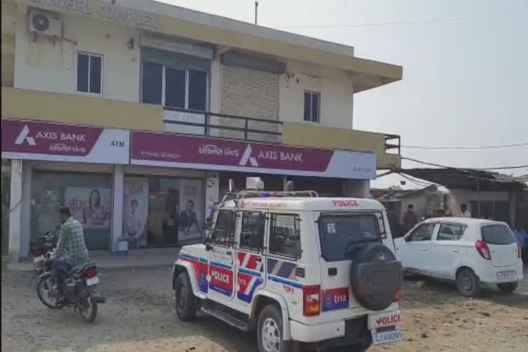 Pipavav Axis Bank Robbery Attempt : ચોરનો પ્રયાસ નિષ્ફળ જતાં પોલીસ પર હુમલો કર્યો, જવાબમાં ગોળી ખાધી