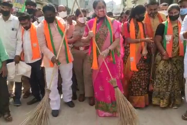 Vijayashanthi on TRS