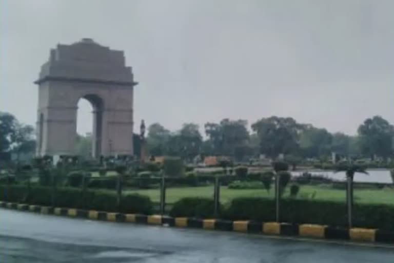 دہلی میں ہلکی بارش، ہوا کا معیار’انتہائی خراب‘ زمرے میں