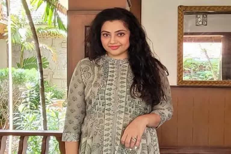 actress meena corona star actress and her family affected by covid