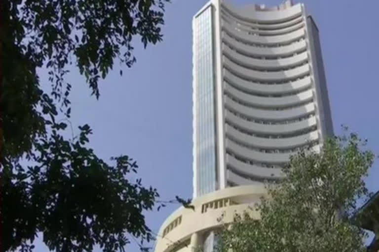Sensex slumps over 450 pts in early trade