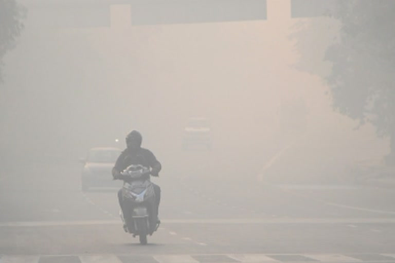 Foggy Thursday morning in Delhi