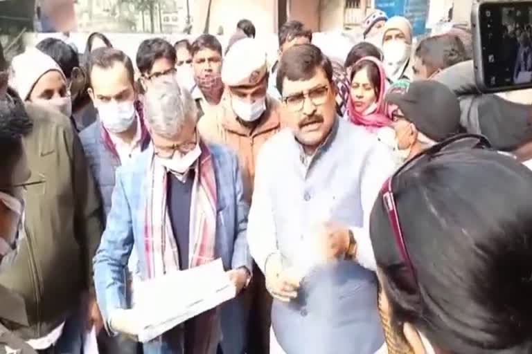 Balraj Kundu protest in mini secretariat Rohtak