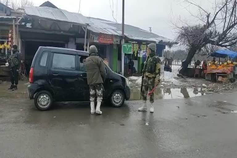 suspicious-bag-found-along-baramulla-handwara-road-in-rafiabad