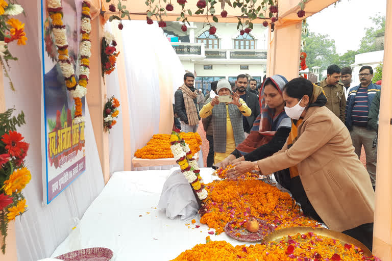 अजीत सिंह हत्याकांड का मुख्य 'साजिशकर्ता' धनंजय सिंह खुलेआम घूम रहा : रानू सिंह ब्लाॅक प्रमुख