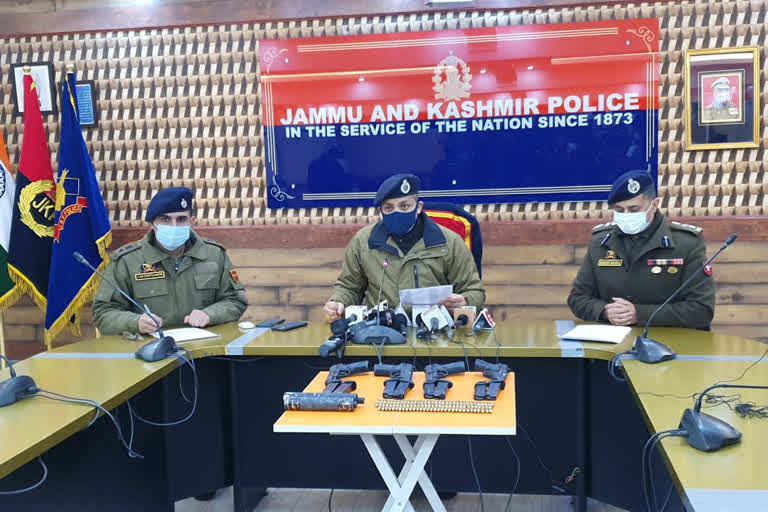 two-militants-and-their-associates-arrested-in-srinagar-with-arms-and-ammunisation
