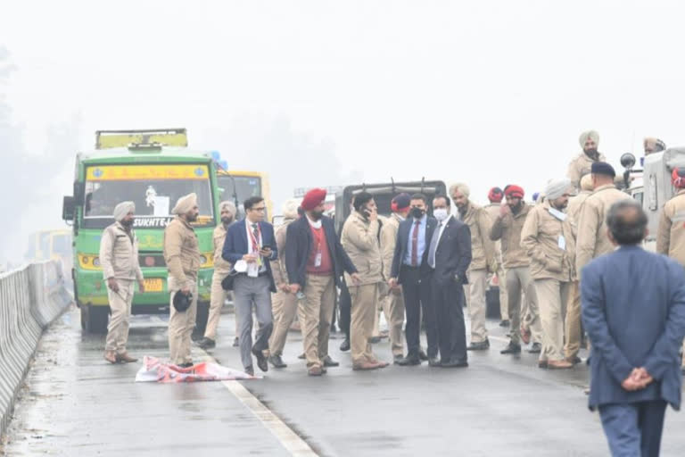 The SKM clarified that some farmers were stopped by police from going to Ferozepur District Headquarters, they protested by sitting on road at many places.