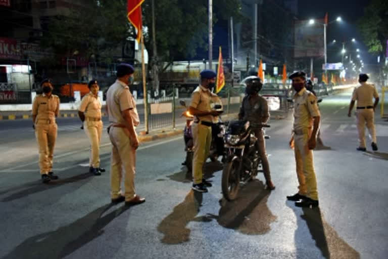 371 vehicles sized for violation of night curfew rules in Bengaluru