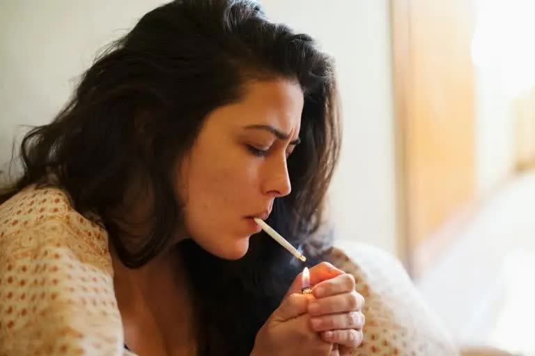 Smoking during pregnancy linked to smaller babies in the future